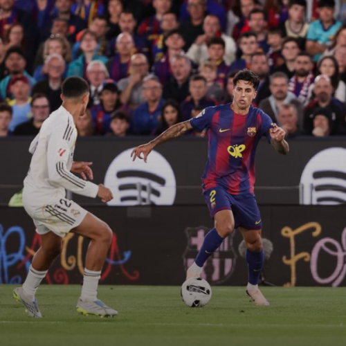 João Cancelo sagrou-se campeão pelo Barcelona e fez história no futebol