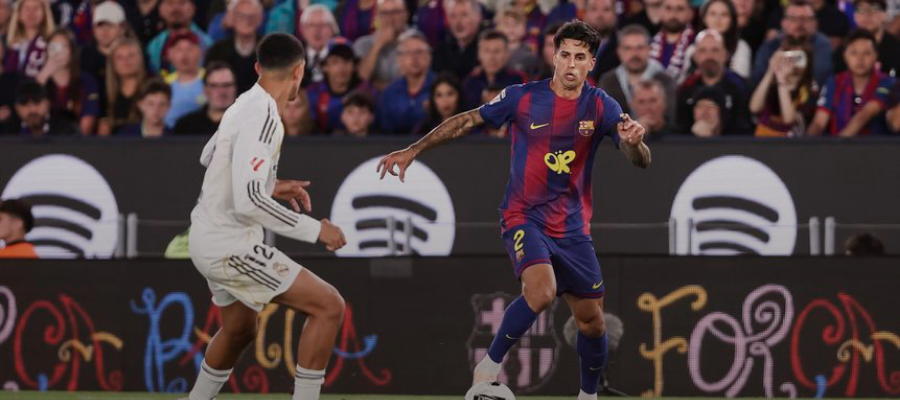 João Cancelo sagrou-se campeão pelo Barcelona e fez história no futebol